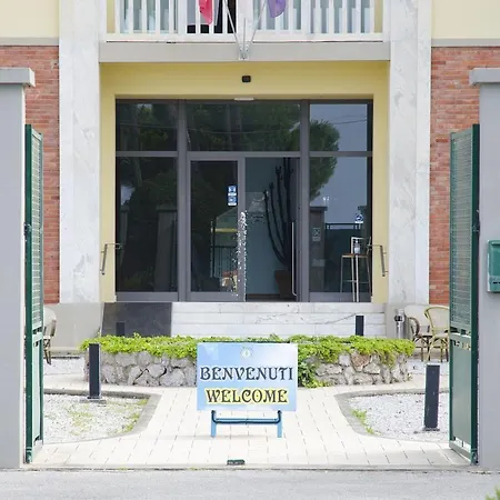 Отель Casa Per Ferie Il Pioppo *